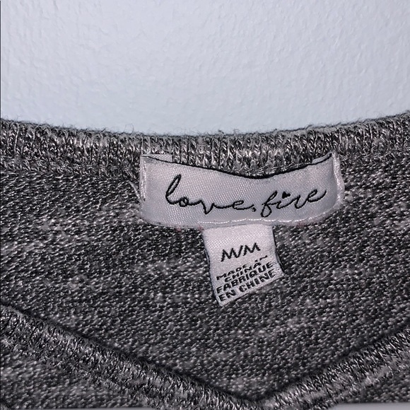 Gray v-neck flowey top - Picture 3 of 3